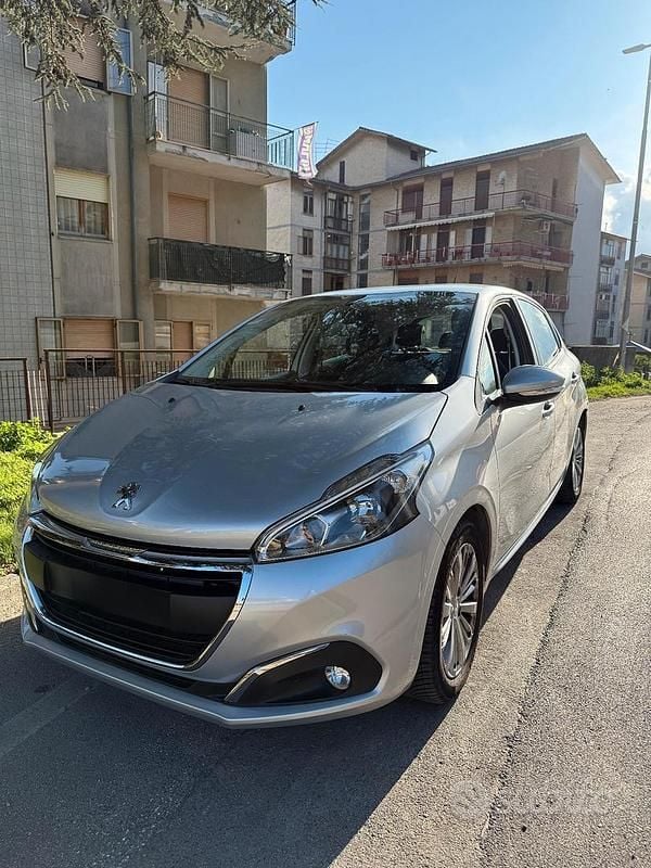 Usata Peugeot 208 75 CV (55 kW) 2017 Grigio Utilitaria