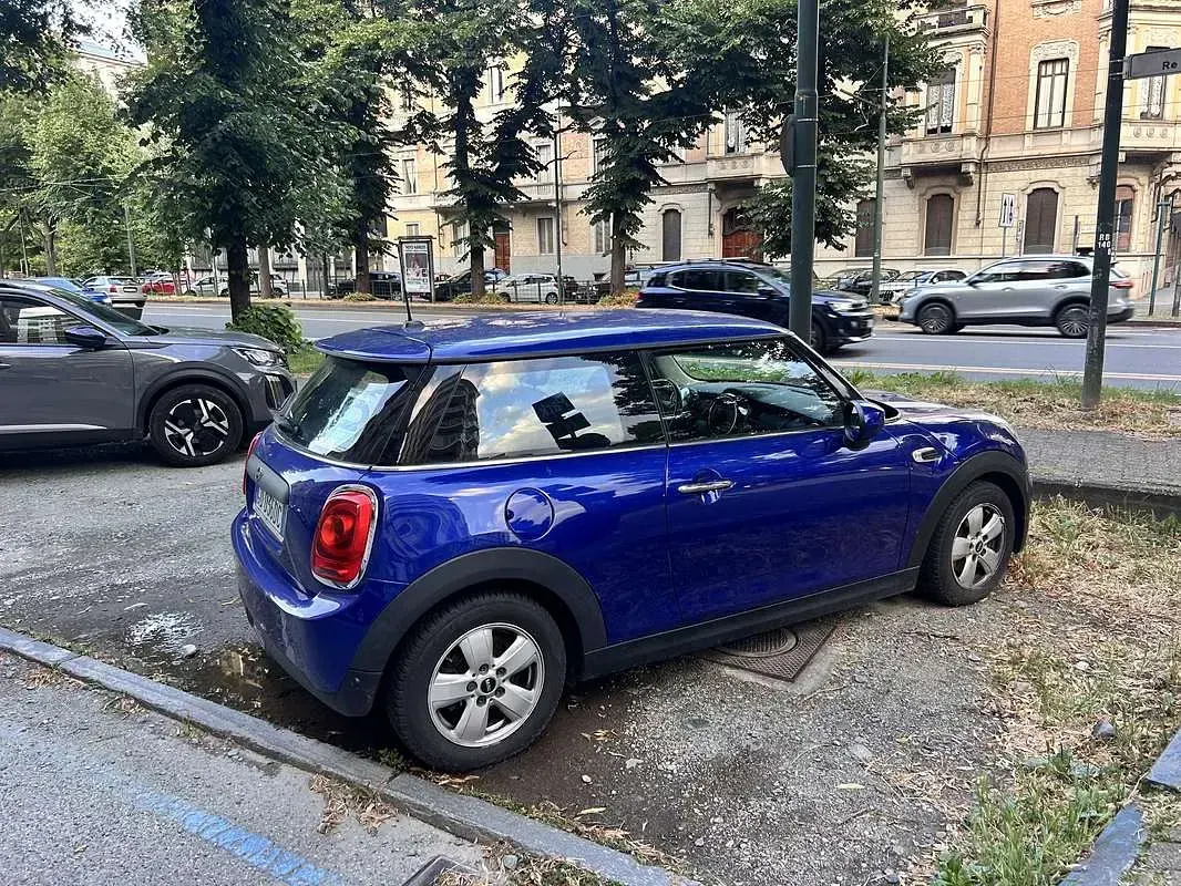 Usata Mini ONE 75 CV (55 kW) 2020 Blu/azzurro Utilitaria