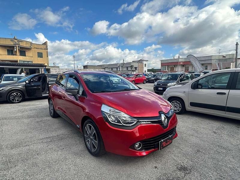 Usata Renault Clio GrandTour 90 CV (66 kW) 2014 Rosso Station wagon