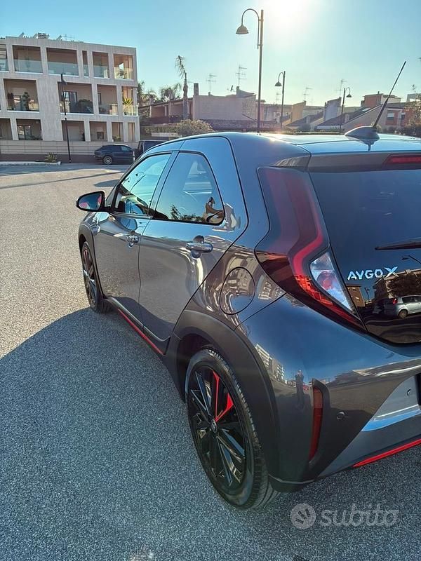 Usata Toyota Aygo X 72 CV (52 kW) 2023 Grigio SUV