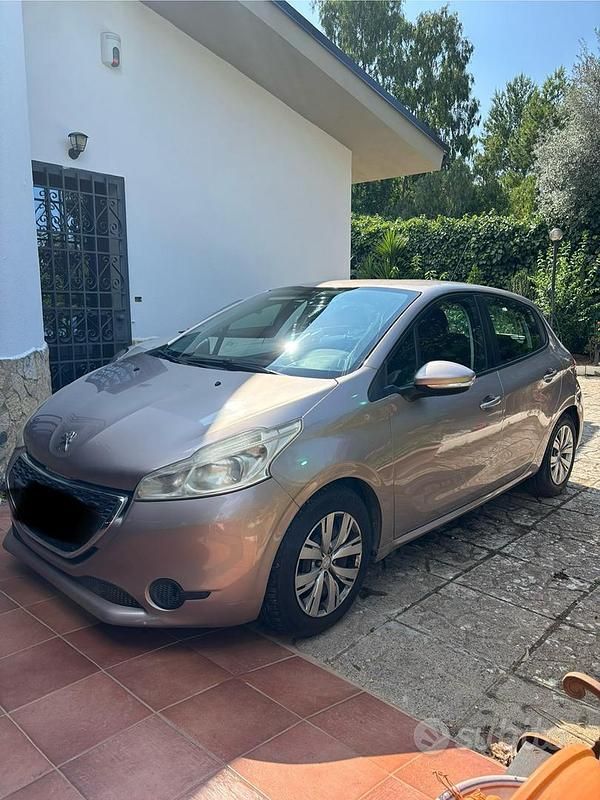 Usata Peugeot 208 68 CV (50 kW) 2012 Utilitaria