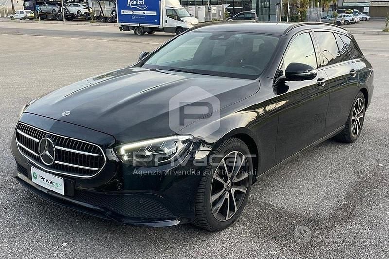 Nero Usata 2021 Mercedes E220 Premium Plus Station wagon | 31.500 € (Buon prezzo) - Immagine 1/4