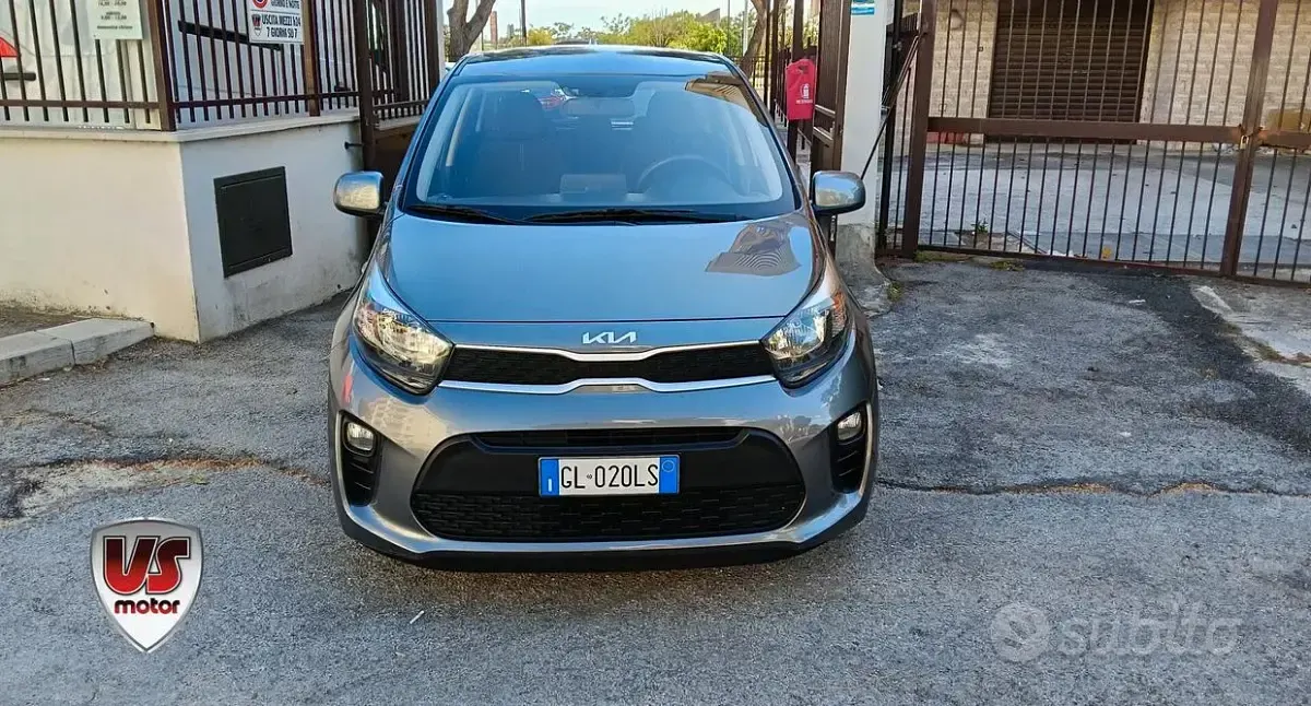 Usata Kia Picanto Urban 65 CV (47 kW) 2022 Grigio Utilitaria