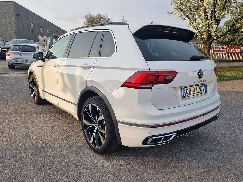 Usata VW Tiguan R-line 150 CV (110 kW) 2021 Bianco SUV