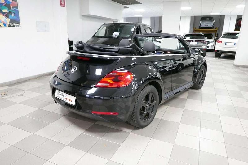 Usata VW Beetle Cabriolet Design 105 CV (77 kW) 2016 Nero Cabrio
