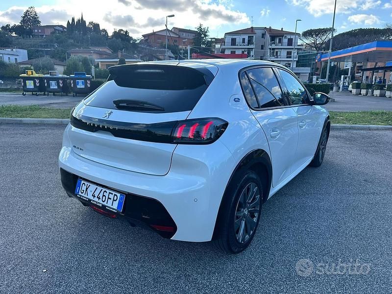 Usata Peugeot 208 Allure 100 kW (136 CV) 2022 Bianco Utilitaria