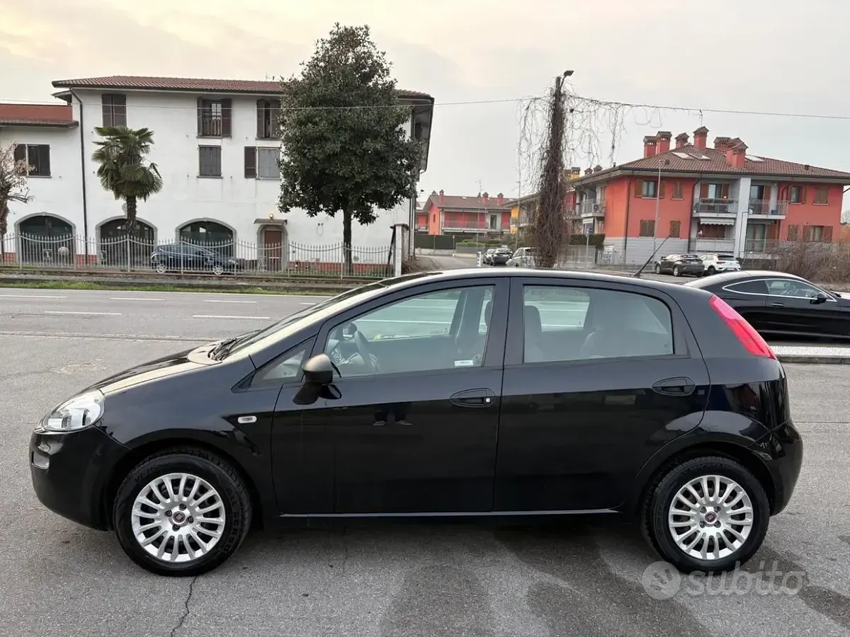 Usata Fiat Punto Street 69 CV (50 kW) 2018 Nero Utilitaria