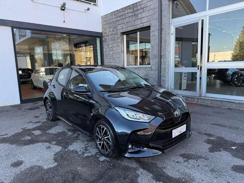 Nero Usata 2022 Toyota Yaris Trend Tre volumi | 13.900 € (Ottimo prezzo) - Immagine 1/4