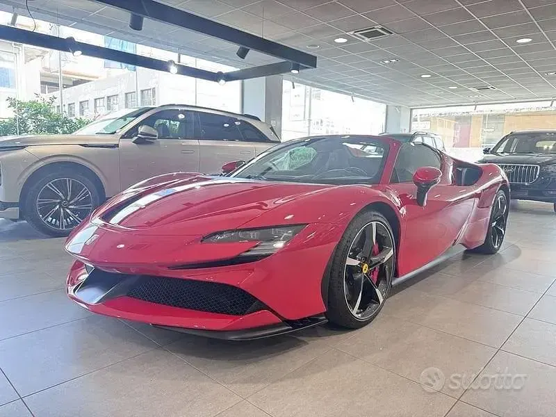 Usata Ferrari SF90 1001 CV (736 kW) 2022 Cabrio