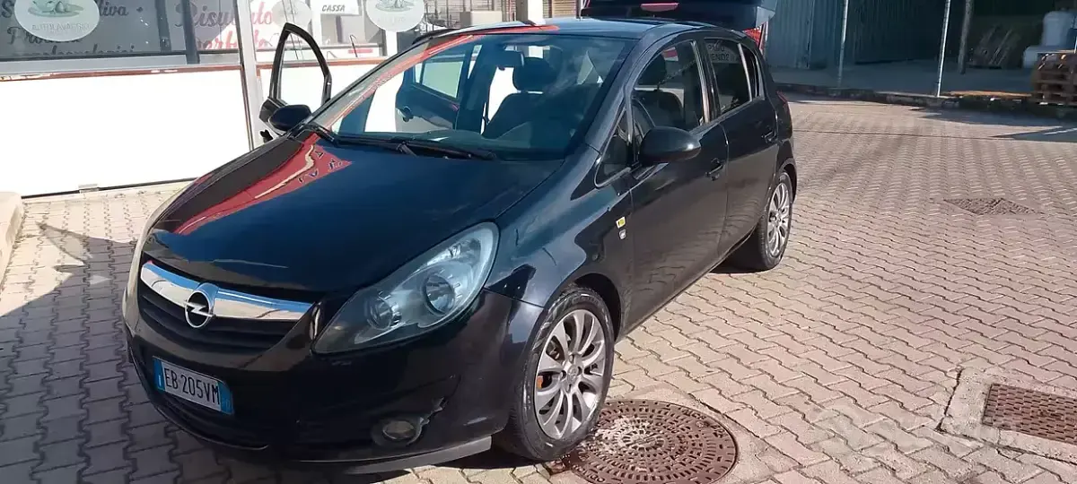 Usata Opel Corsa 80 CV (58 kW) 2010 Nero Utilitaria