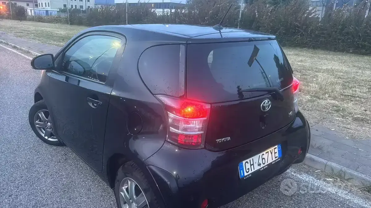 Usata Toyota iQ 68 CV (50 kW) 2010 Utilitaria