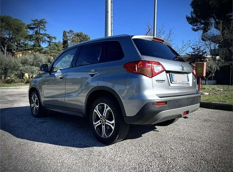 Usata Suzuki Vitara 120 CV (88 kW) 2018 Argento SUV