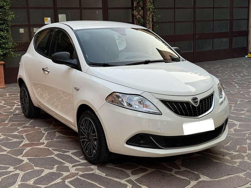 Usata Lancia Ypsilon Silver 69 CV (50 kW) 2021 Other Utilitaria