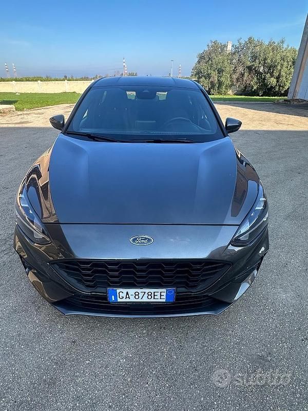 Grigio Usata 2020 Ford Focus ST-Line Berlina | 17.600 € (Cara) - Immagine 1/4