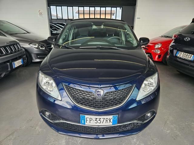 Usata Lancia Ypsilon Gold 69 CV (50 kW) 2018 Blu/azzurro Utilitaria