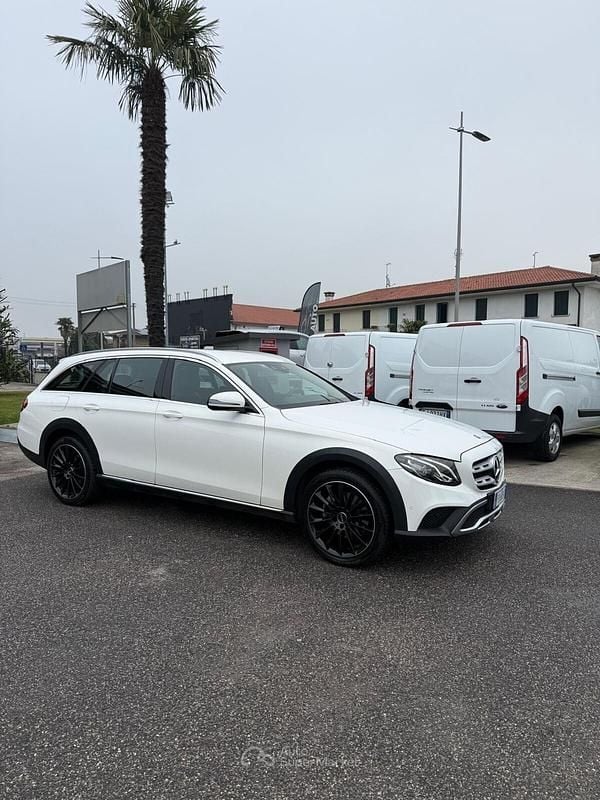Usata Mercedes E220 All-Terrain Premium 194 CV (142 kW) 2019 Bianco Station wagon