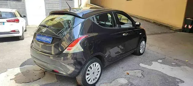 Usata Lancia Ypsilon Silver 69 CV (50 kW) 2014 Nero metallizzato Utilitaria