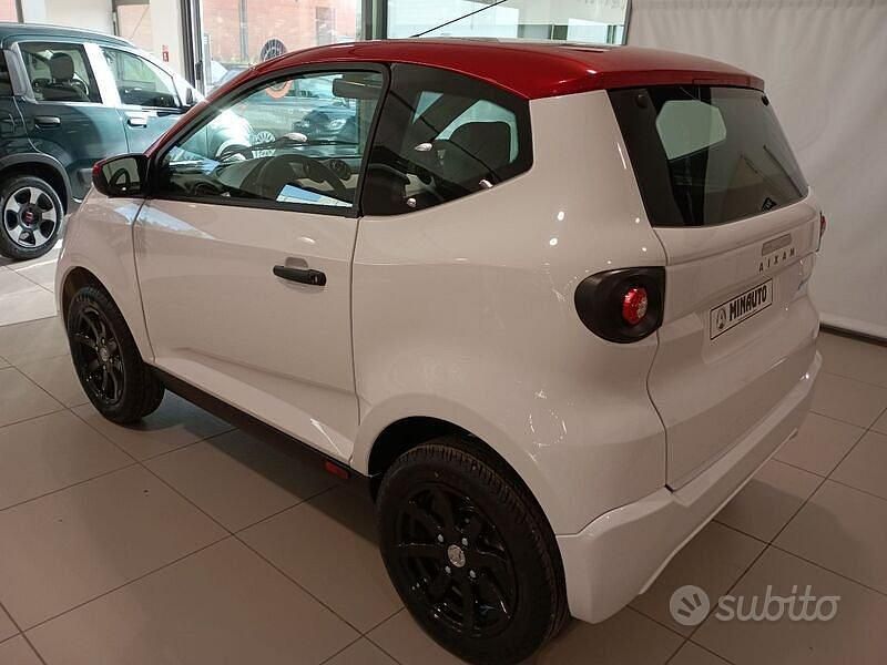 Nuova Aixam eMinauto Chic 2025 Bianco Berlina