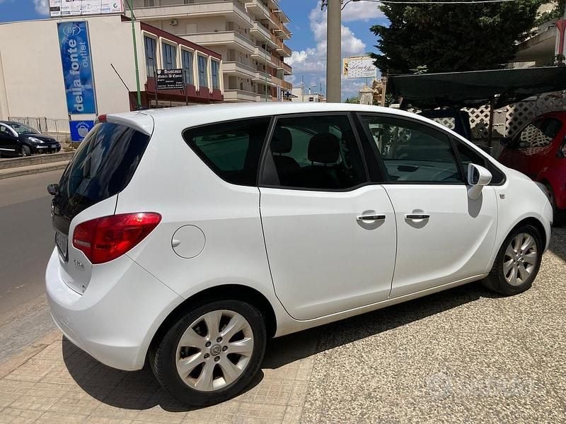 Occasion Opel Meriva Cosmo 75 ch (55 kW) 2011 Blanc Monospace