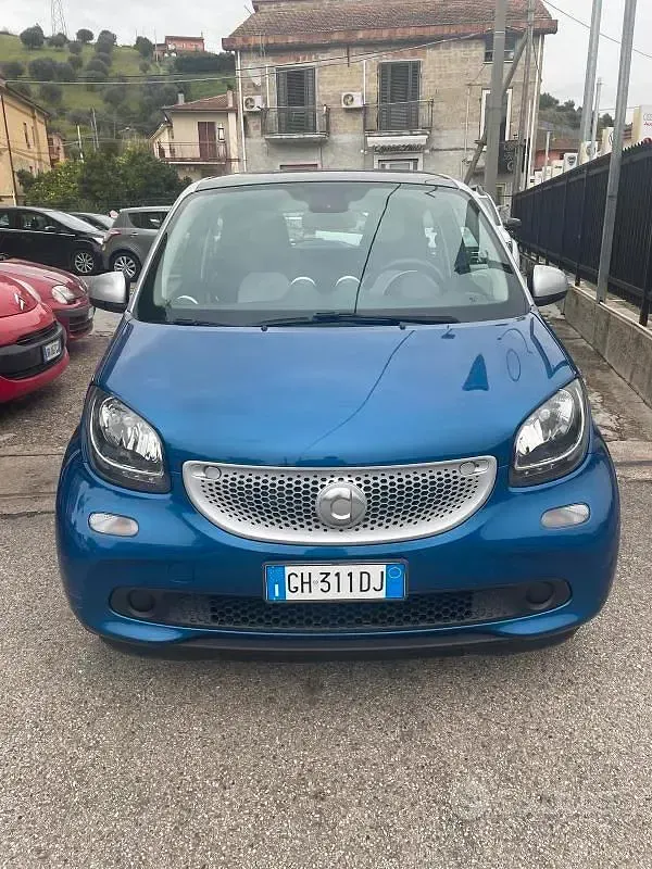 Usata Smart ForFour Passion 71 CV (52 kW) 2015 Bluazzurro Utilitaria