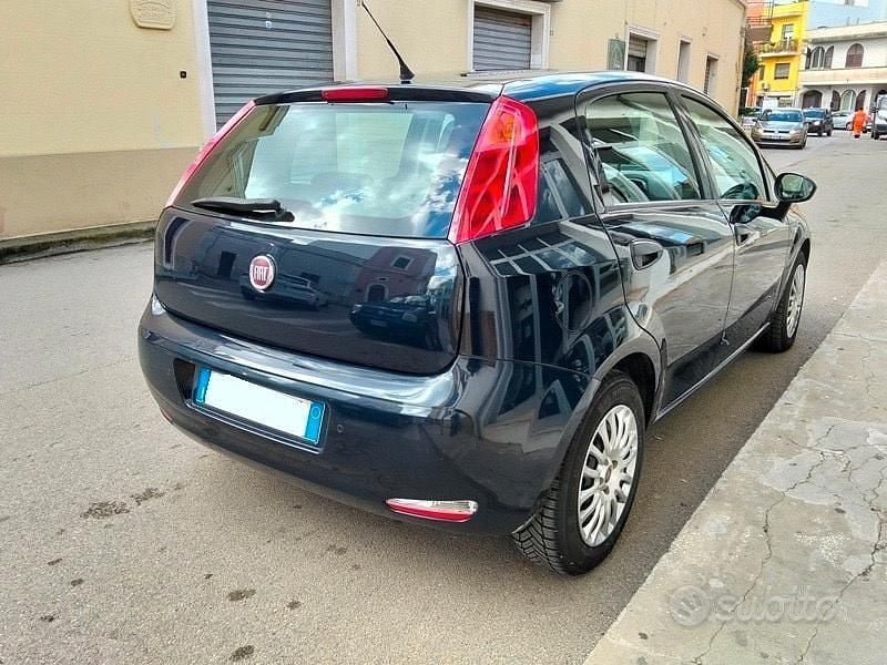 Usata Fiat Punto 95 CV (69 kW) 2018 Blu Berlina