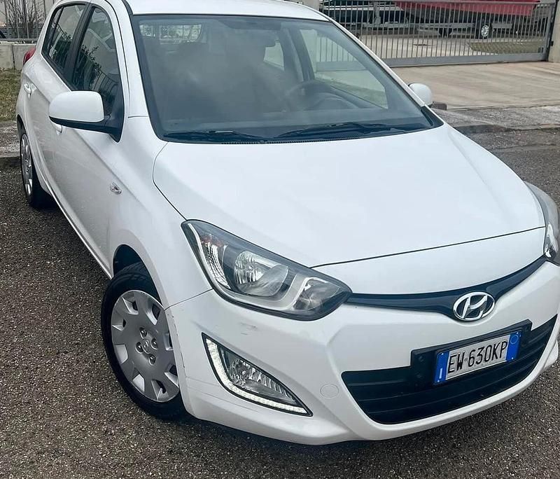Usata Hyundai i20 Edition 85 CV (62 kW) 2014 Bianco Berlina