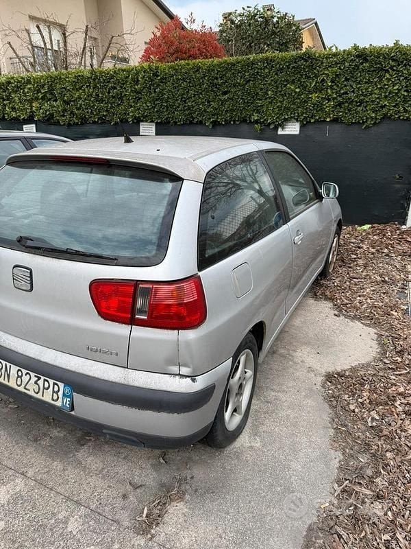 Usata Seat Ibiza 2000 Utilitaria