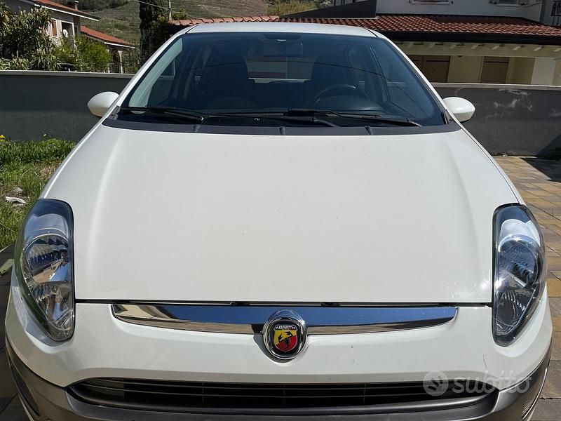 Usata Fiat Punto Evo 75 CV (55 kW) 2011 Bianco Utilitaria
