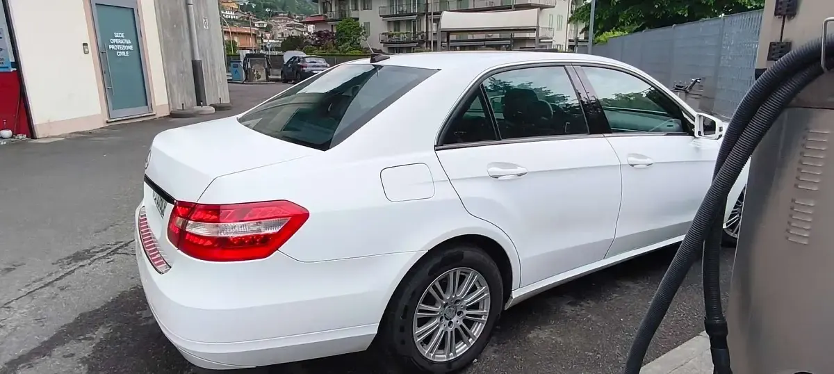 Usata Mercedes E200 Executive 136 CV (100 kW) 2011 Bianco Berlina