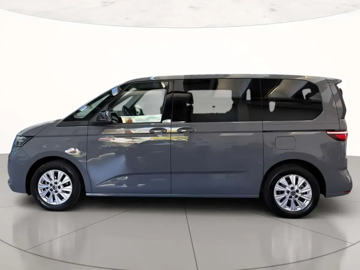 Usata VW Multivan 150 CV (110 kW) 2025 Pure grey Monovolume