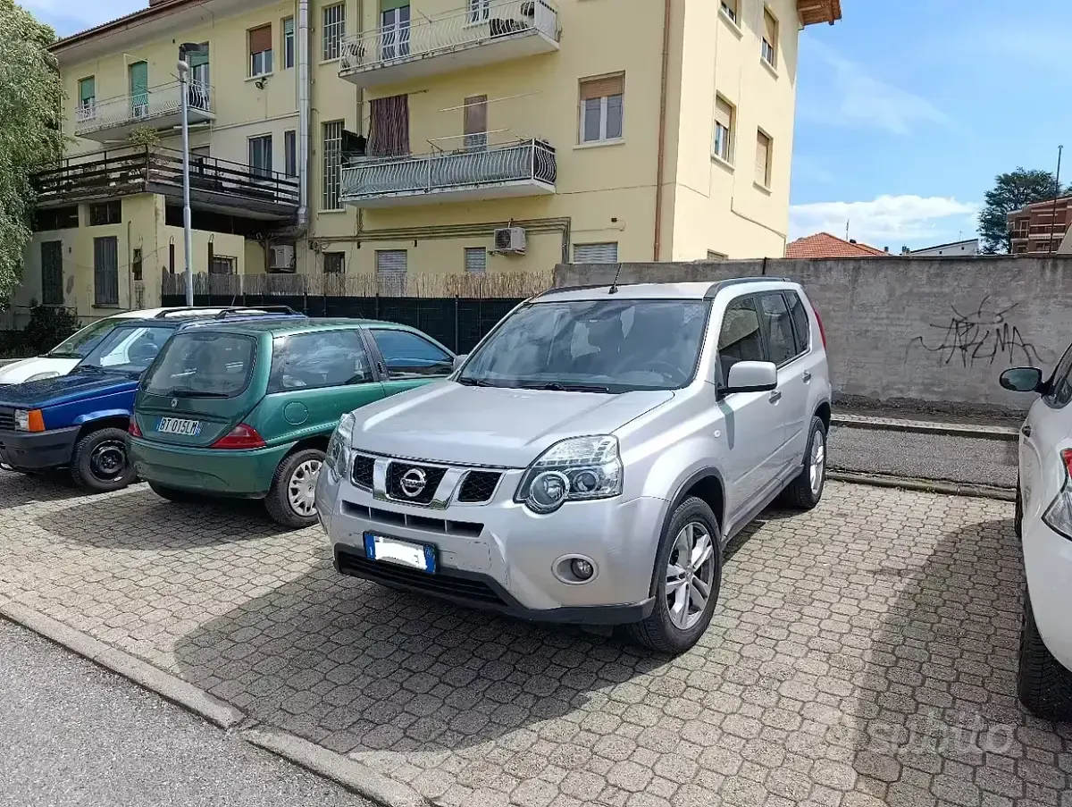 Usata Nissan X-Trail 150 CV (110 kW) 2012 Grigio SUV