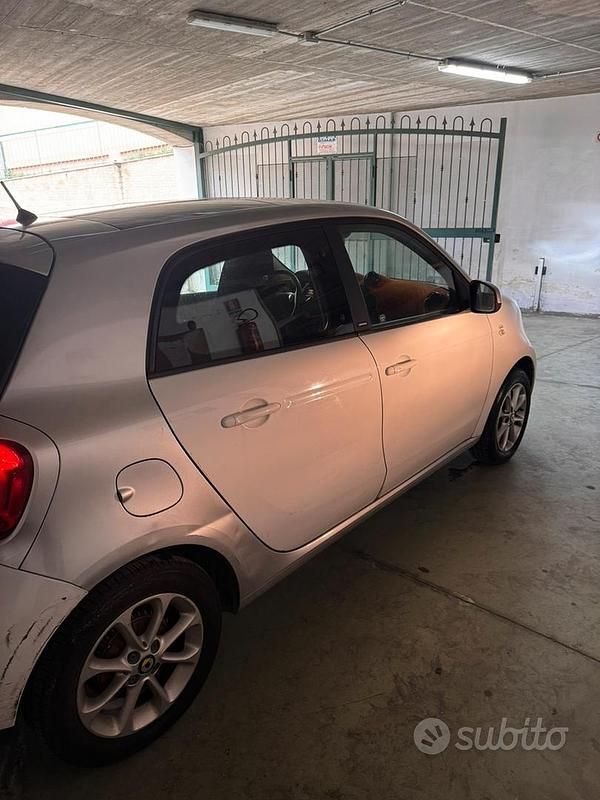 Usata Smart ForFour 97 CV (71 kW) 2015 Bianco Utilitaria