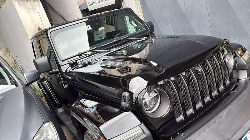 Usado Jeep Wrangler Sahara 272 HP (200 kW) 2021 Preto SUV