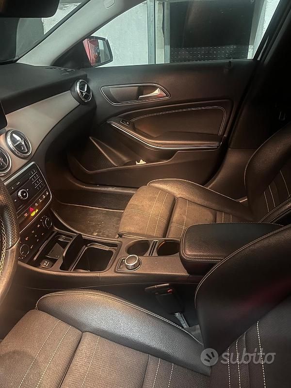 Usata Mercedes GLA200 Executive 136 CV (100 kW) 2017 Nero SUV