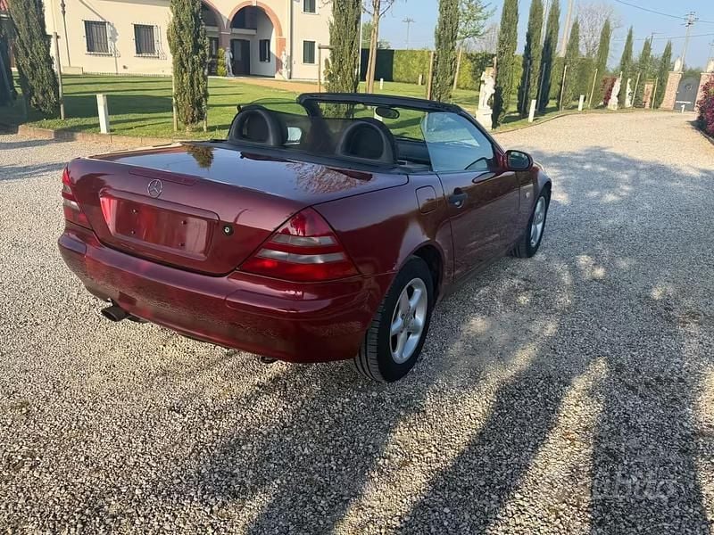 Usata Mercedes SLK200 135 CV (99 kW) 1999 Rosso Cabrio