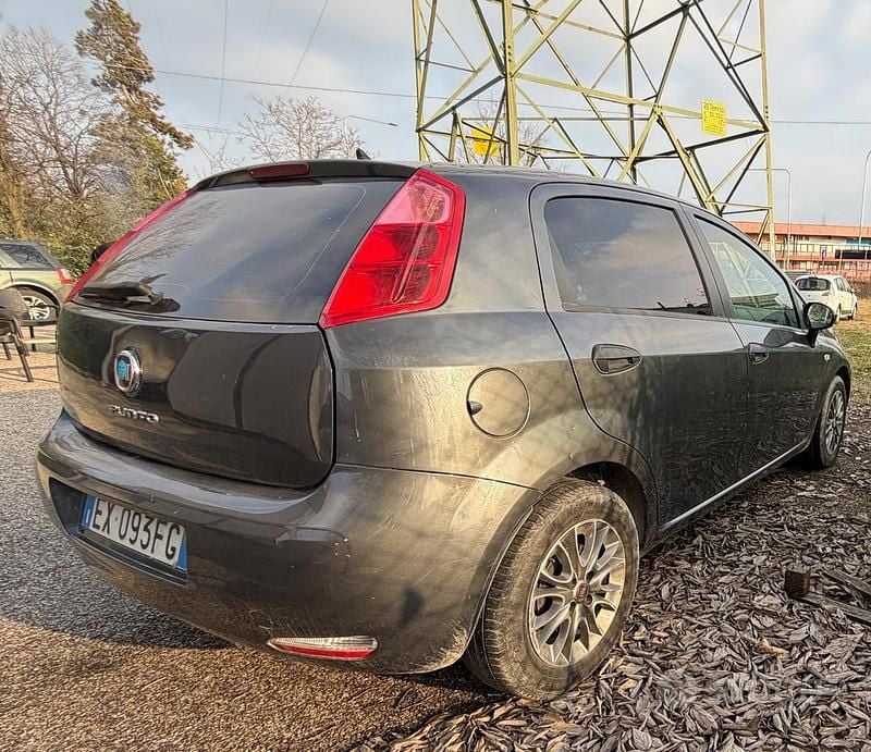 Usata Fiat Grande Punto Dynamic 74 CV (54 kW) 2014 Grigio Utilitaria