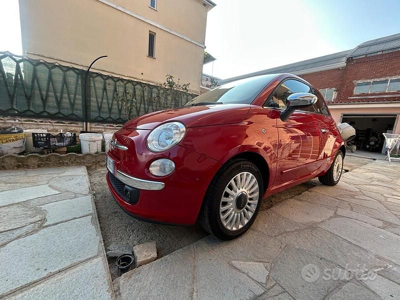 Rosso Usata 2011 Fiat 500 Lounge Due volumi | 6500 € (Buon prezzo) - Immagine 1/4