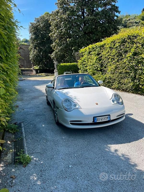 Usata Porsche 911 Carrera 4 345 CV (253 kW) 2001 Bianco Cabrio