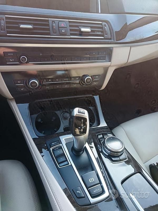 Usata BMW 520 Luxury Line 184 CV (135 kW) 2013 Nero Station wagon