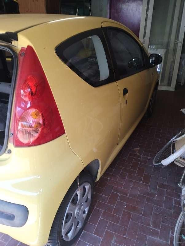 Usata Peugeot 107 Access 68 CV (50 kW) 2009 Giallo Utilitaria