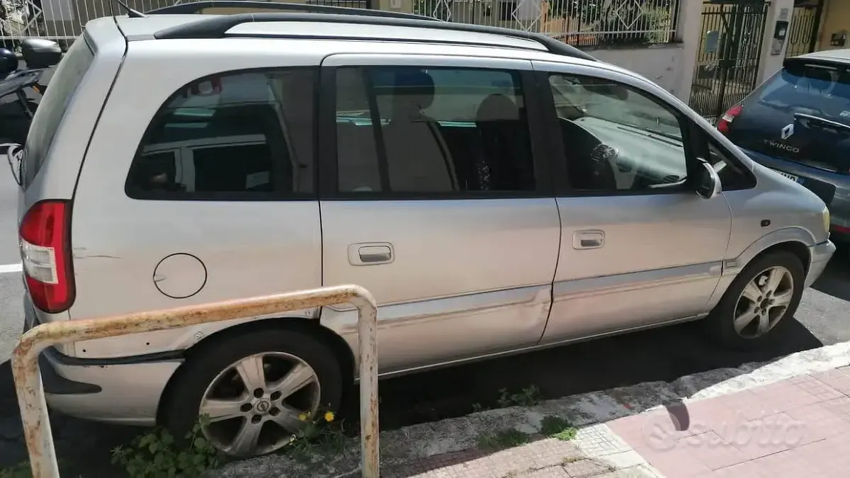 Usata Opel Zafira Elegance 125 CV (91 kW) 2005 Grigio Monovolume