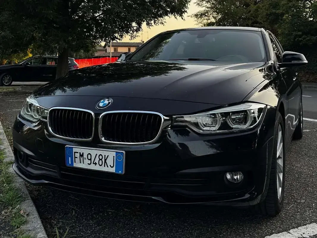 Usata BMW 318 Luxury Line 150 CV (110 kW) 2018 Nero Berlina