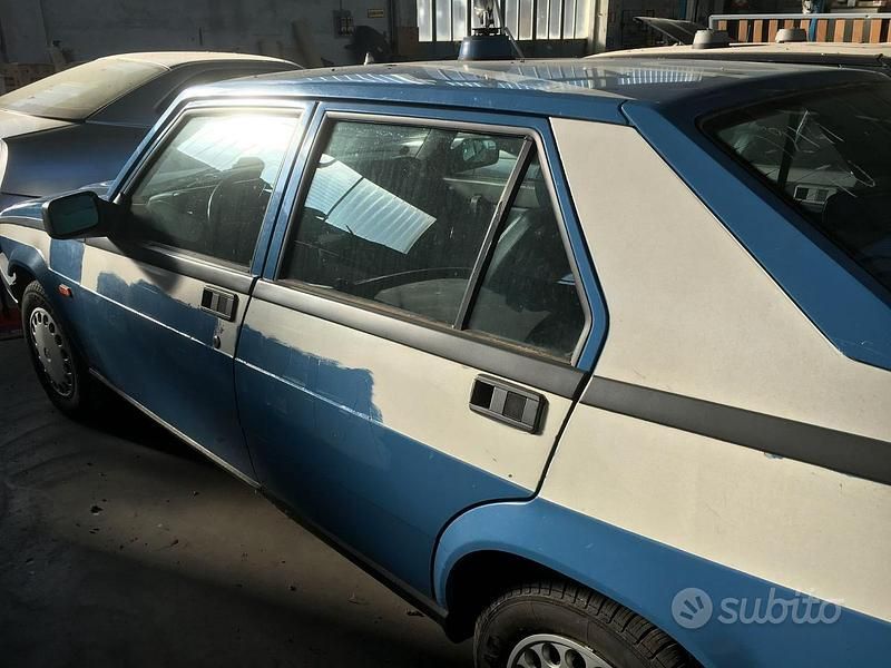 Usata Alfa Romeo 75 120 CV (88 kW) 1987 Blu Berlina