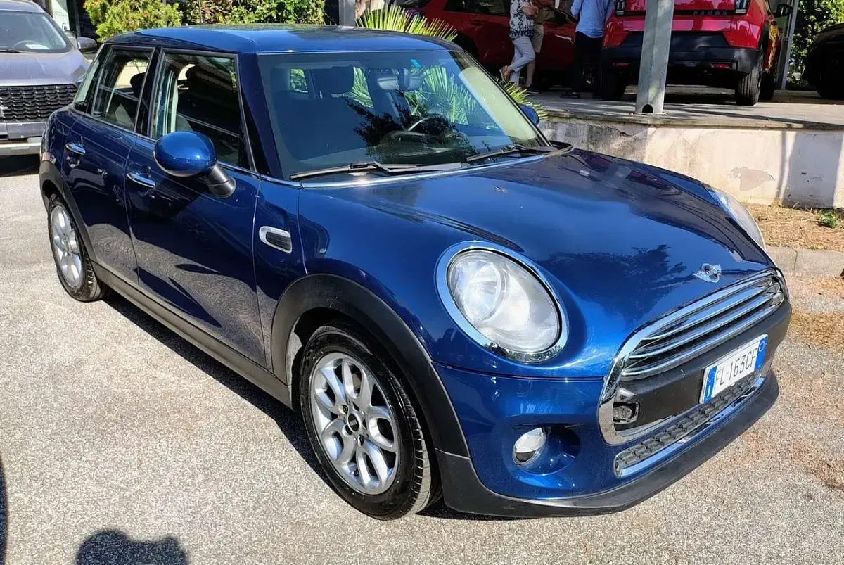 Usata Mini ONE 102 CV (75 kW) 2017 Blu/azzurro Utilitaria