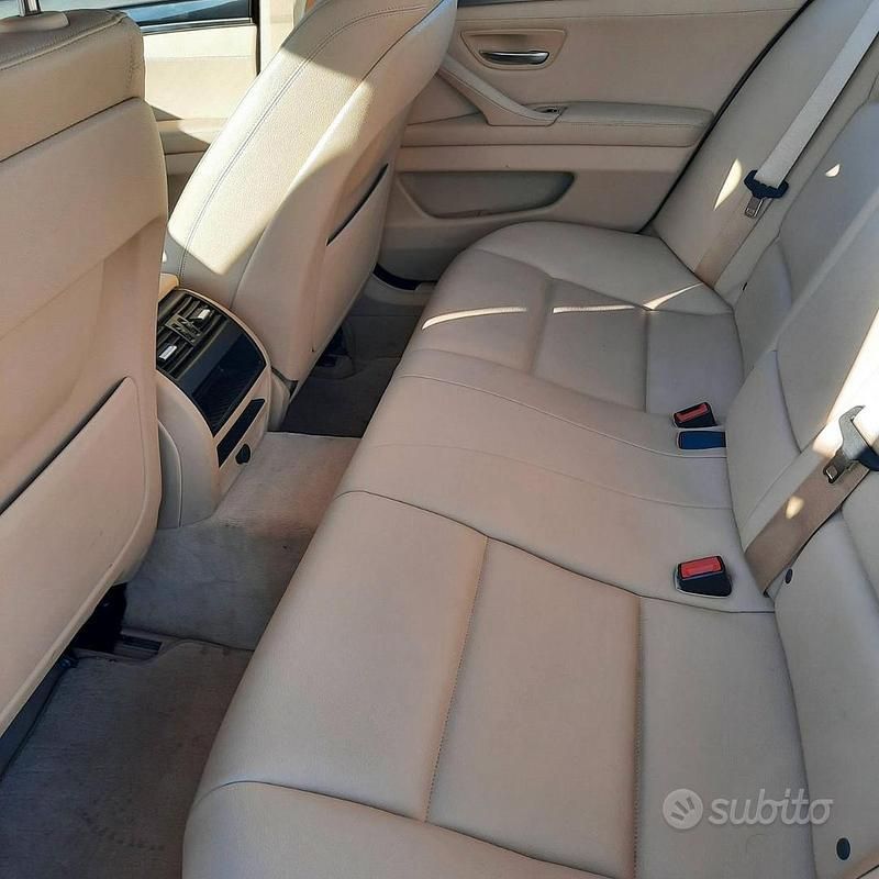Usata BMW 520 Luxury Line 184 CV (135 kW) 2015 Blu Berlina