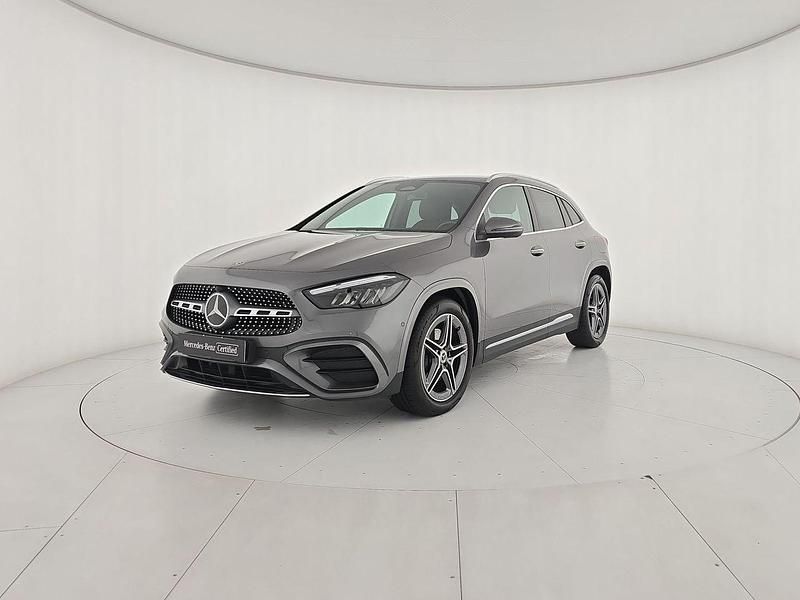 Grigio montagna ; Usata 2024 Mercedes GLA200 Advanced Plus SUV | 42.700 € (Cara) - Immagine 1/4