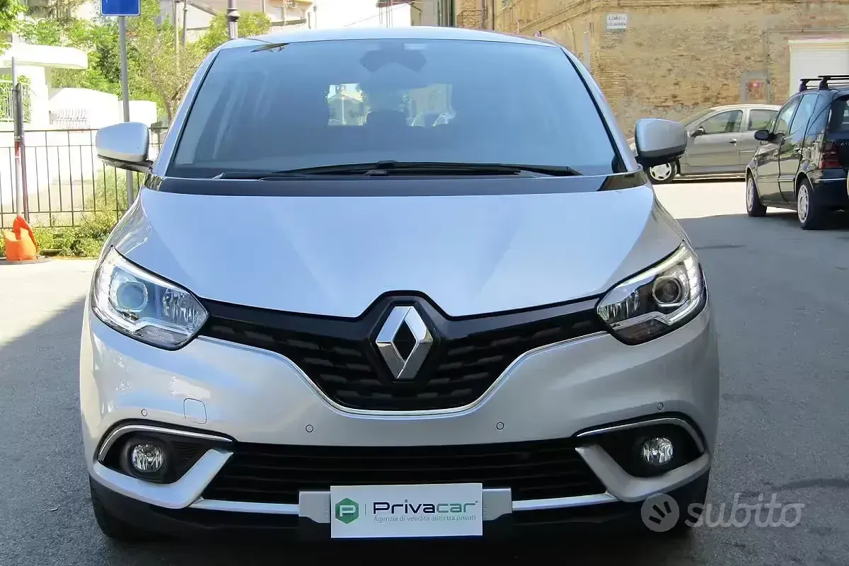 Usata Renault Scénic 120 CV (88 kW) 2021 Grigio Monovolume