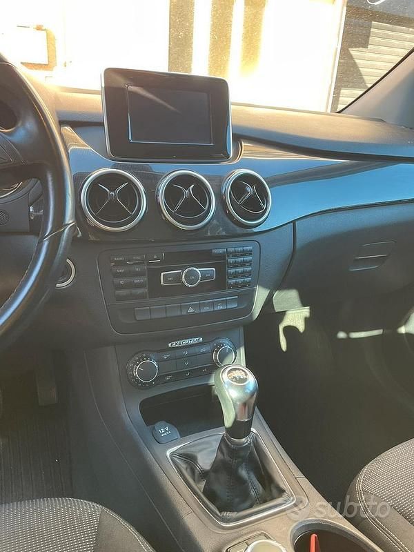 Usata Mercedes B180 Executive 109 CV (80 kW) 2012 Grigio Monovolume