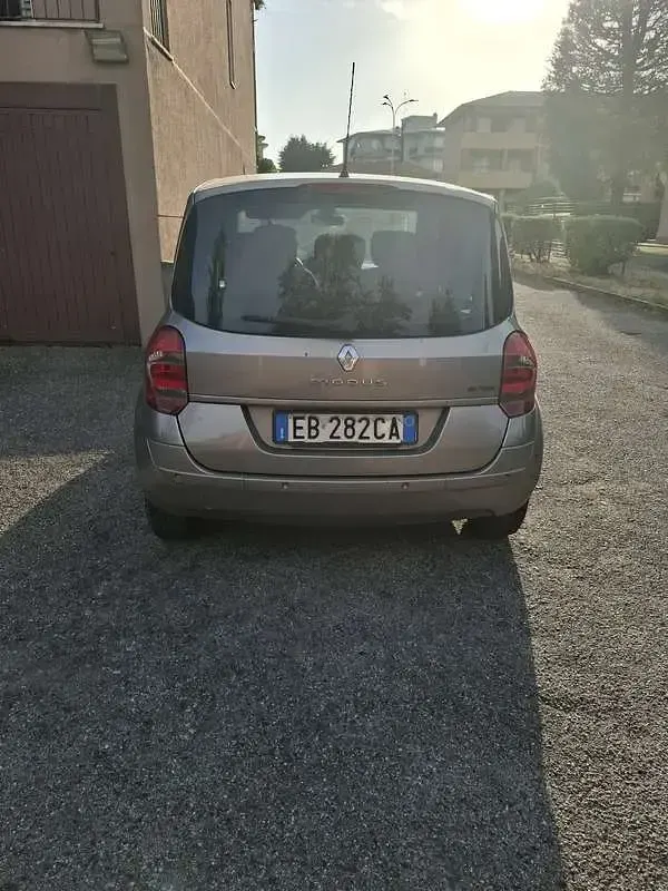 Usata Renault Modus Dynamique 75 CV (55 kW) 2010 Monovolume