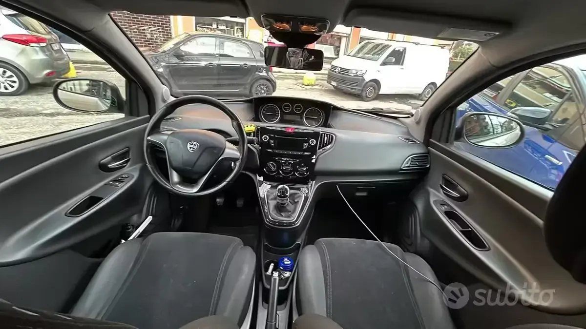 Usata Lancia Ypsilon 69 CV (50 kW) 2011 Giallo Utilitaria
